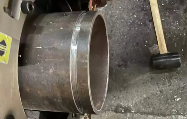 Ranhura cortada por máquina de corte a frio tipo concha
