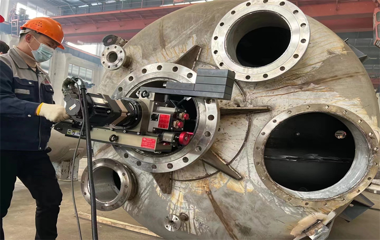 Máquina de faceamento de flanges de 6″-40″ na oficina