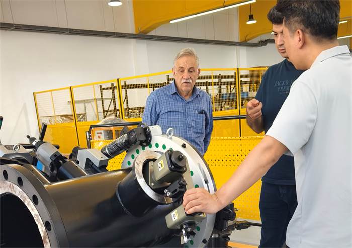 Ficamos muito satisfeitos em nos reunir com a BOKHAR do Ir&atilde;.