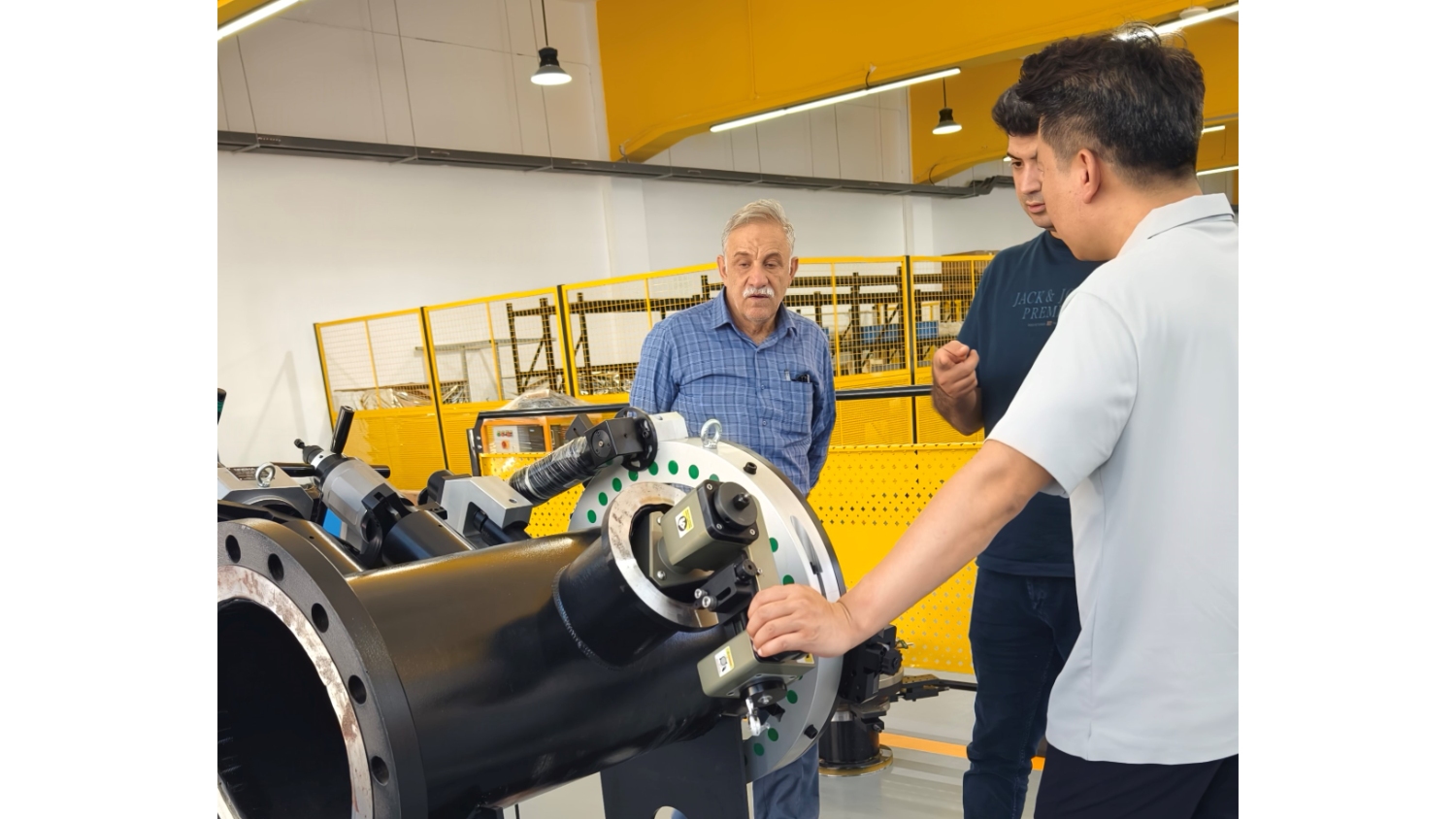 Equipamento para faceamento de flanges no local