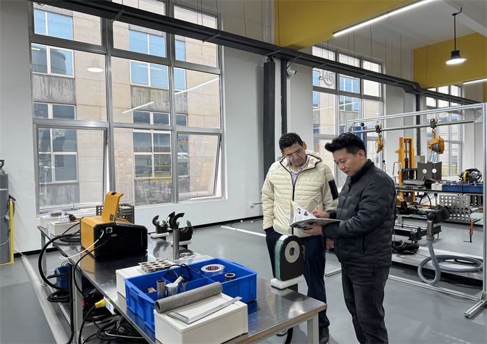 Um cliente do M&eacute;xico viaja uma longa dist&acirc;ncia para visitar